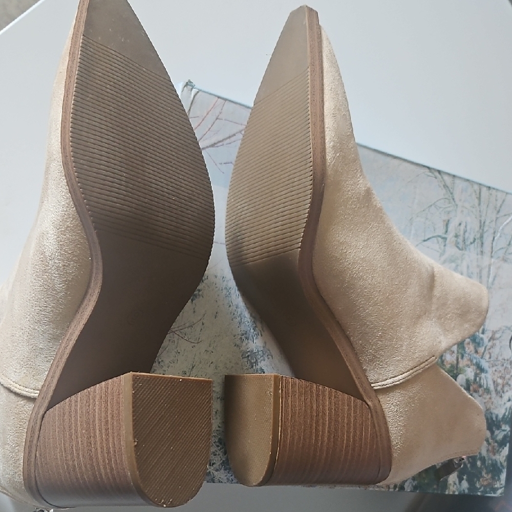 Kathyemi Women's Ankle Boots - Picture 5 of 6